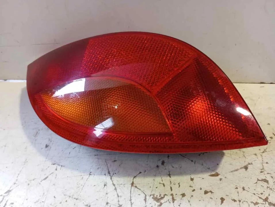 Foto de PILOTO TRASERO IZQUIERDO FORD KA (CCQ) referencia 13N004BA