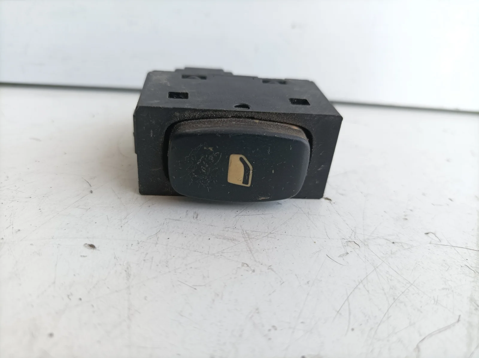 Foto de MANDO ELEVALUNAS TRASERO IZQUIERDO PEUGEOT 407 SW referencia 96360166XT