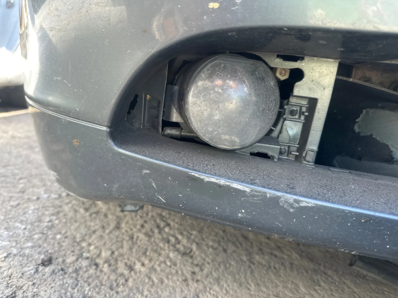 Foto de FARO ANTINIEBLA DERECHO BMW SERIE 5 BERLINA (E60) 3.0 24V CAT (231 CV / 170 KW) referencia 63176910792