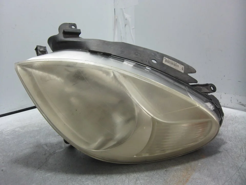 Foto de FARO IZQUIERDO CITROEN XSARA PICASSO 1.6 HDi CAT (9HY / DV6TED4) (109 CV / 80 KW) referencia 620837