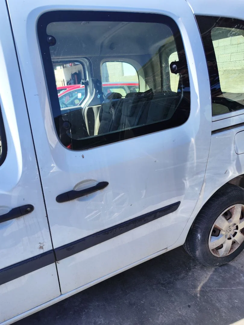 Foto de PUERTA TRASERA IZQUIERDA RENAULT KANGOO II (F/KW0) 1.5 dCi Diesel CAT (86 CV / 63 KW) referencia 821013279R