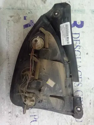 Foto de PILOTO TRASERO DERECHO HYUNDAI LANTRA FAMILIAR (RD) referencia 92402296 foto 2