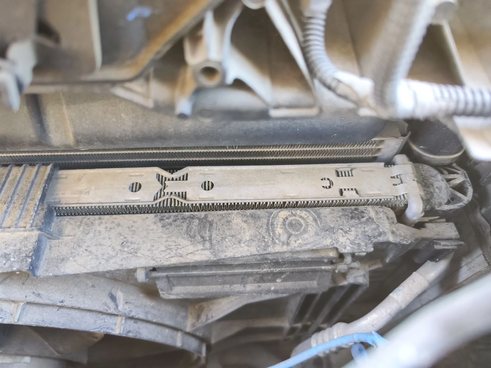 Foto de RADIADOR AGUA FORD C-MAX (CB7) 1.6 TDCi CAT (116 CV / 85 KW)