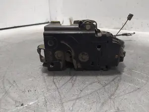 Foto de CERRADURA PUERTA DELANTERA IZQUIERDA VOLKSWAGEN GOLF IV BERLINA (1J1)(10.1997) 1.9 TDI (116 CV / 85 KW) referencia 3B1837015Q