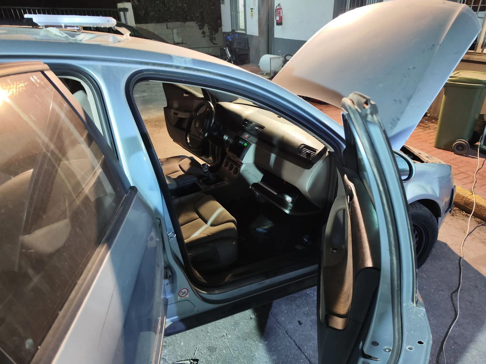 Foto de GOMAS CONTORNO PUERTA VOLKSWAGEN PASSAT BERLINA (3C2) 2.0 TDI (140 CV / 103 KW) referencia 3AF837644