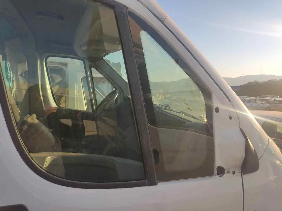 Foto de LUNA CUSTODIA DELANTERA DERECHA PEUGEOT BOXER (333/335) FURGÓN TECHO ELEVADO BAT.3450MM 2.2 HDI CAT (101 CV / 74 KW)