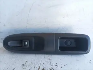Foto de MANDO ELEVALUNAS DELANTERO DERECHO PEUGEOT 406 BERLINA (S1/S2) referencia 26267