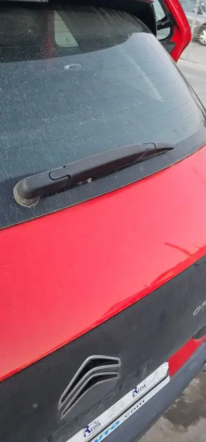 Foto de BRAZO LIMPIA TRASERO CITROEN C4 CACTUS 1.2 12V VTi (82 CV / 60 KW) referencia 1611872280