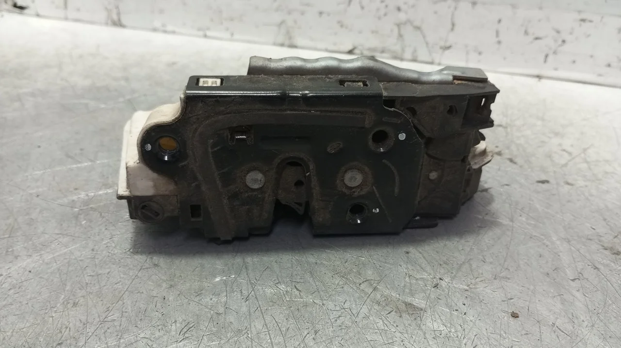Foto de CERRADURA PUERTA DELANTERA DERECHA AUDI A1 (8X1) 1.6 TDI (105 CV / 77 KW) referencia 8J1837016C