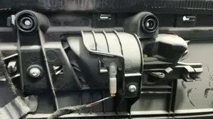 Foto de MANETA INTERIOR TRASERA IZQUIERDA AUDI A4 BERLINA (8E) 1.9 TDI (131 CV / 96 KW) referencia 8E0839019C FKZ foto 6