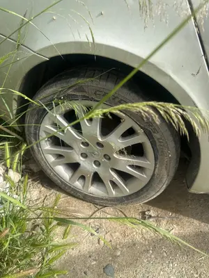 Foto de JUEGO LLANTAS RENAULT LAGUNA II (BG0) 2.0 (135 CV / 99 KW) foto 3