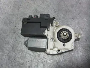 Foto de MOTOR ELEVALUNAS DELANTERO IZQUIERDO CITROEN C8 2.0 HDi FAP CAT (107 CV / 79 KW) referencia 991729201 foto 4