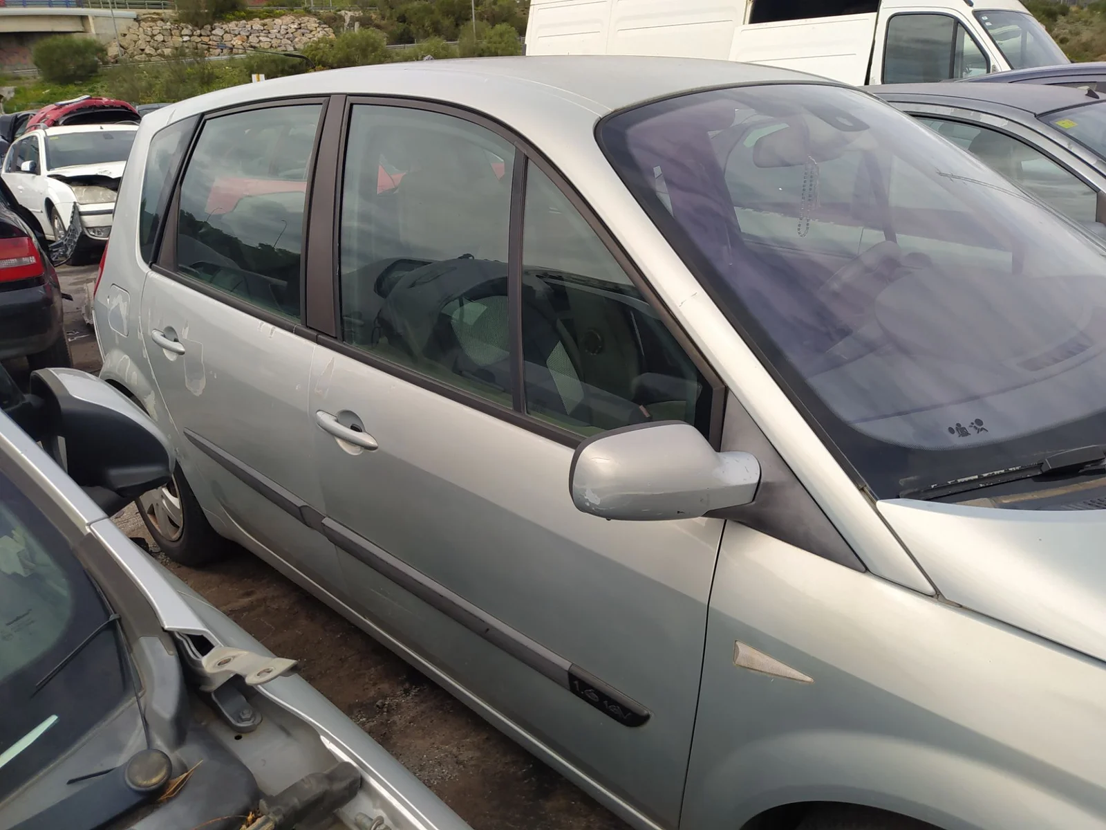 Foto de PUERTA DELANTERA DERECHA RENAULT SCENIC II (JM) 1.6 16V (113 CV / 83 KW) referencia 7751477220