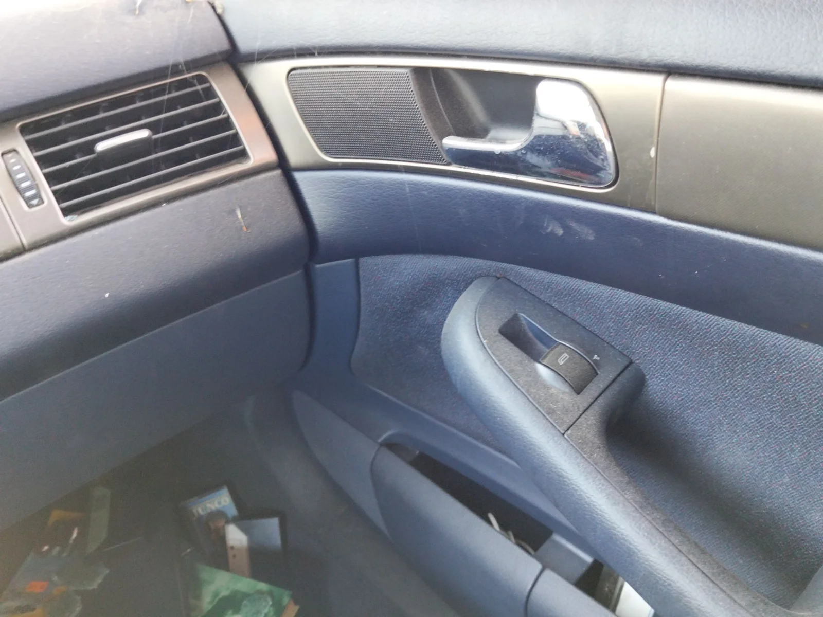 Foto de MANETA INTERIOR DELANTERA DERECHA AUDI A6 BERLINA (4B2) 1.8 20V Turbo (150 CV / 110 KW)