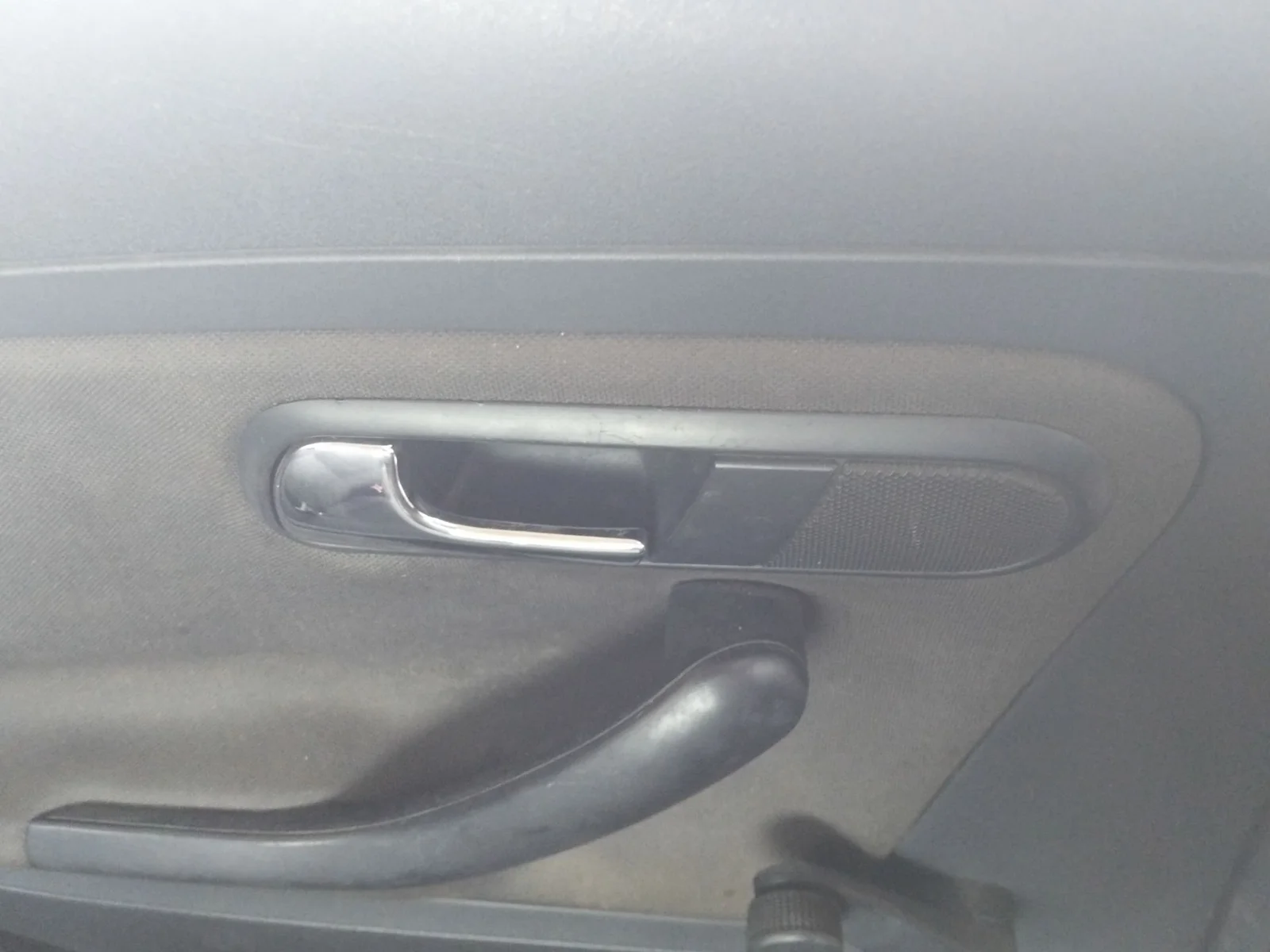 Foto de MANETA INTERIOR TRASERA IZQUIERDA SEAT CORDOBA BERLINA (6L2) 1.9 SDI (64 CV / 47 KW) referencia 6L4839113J FKZ