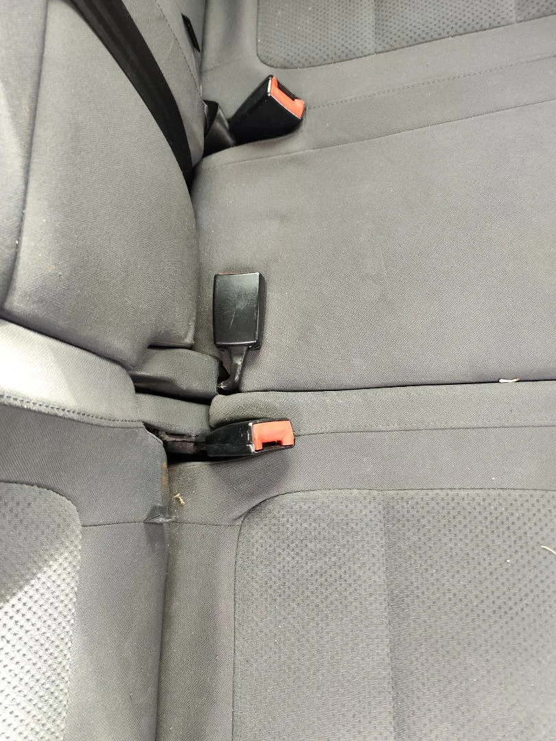 Foto de ENGANCHE CINTURON TRASERO CENTRAL VOLKSWAGEN GOLF PLUS V (5M1) 1.9 TDI (105 CV / 77 KW)