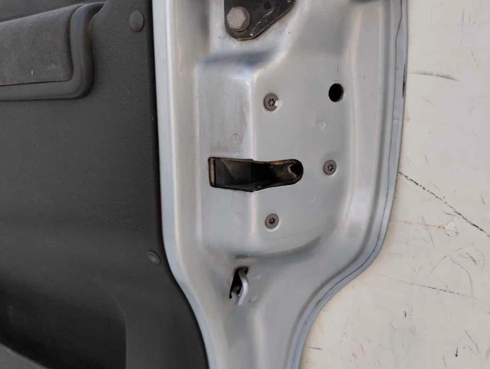 Foto de CERRADURA PUERTA TRASERA DERECHA CITROEN BERLINGO 1.6 16V HDi (90 CV / 66 KW)
