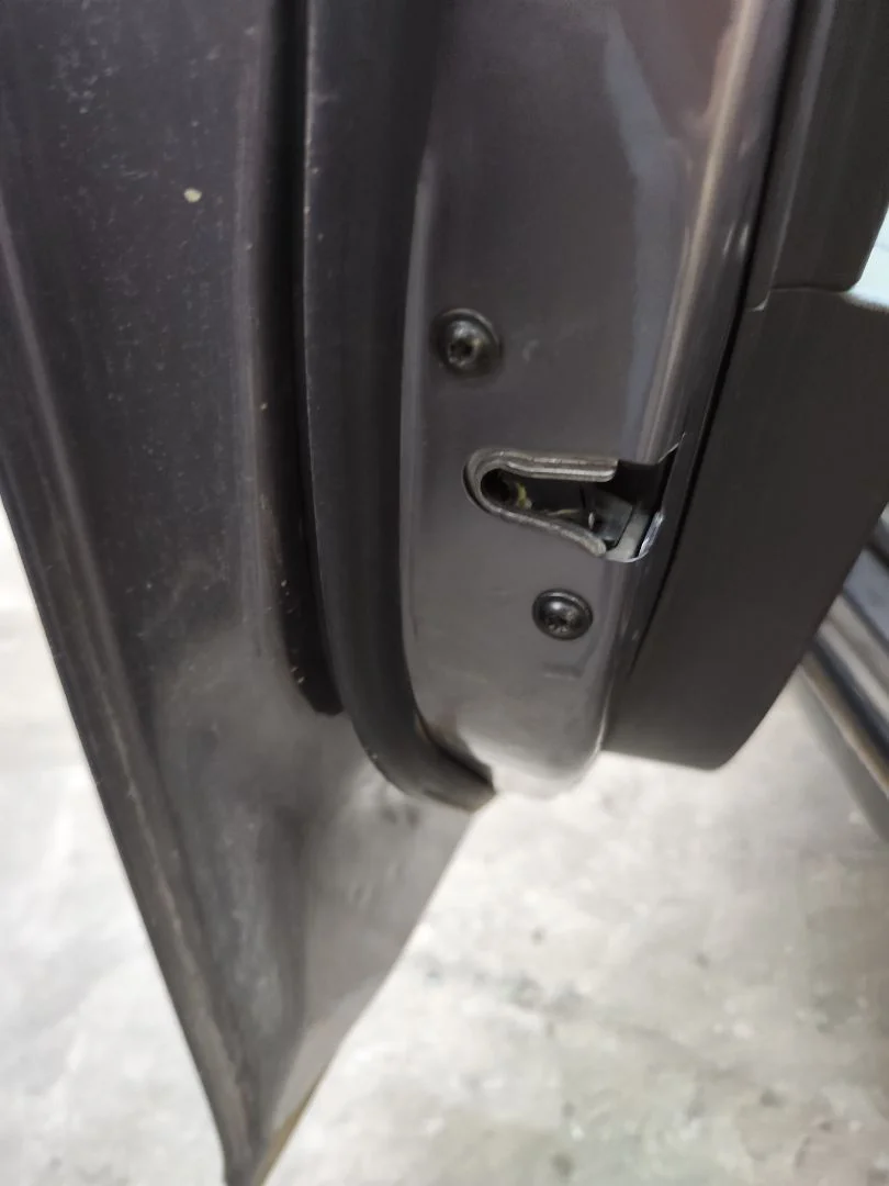 Foto de CERRADURA PUERTA DELANTERA IZQUIERDA CHEVROLET CRUZE 2.0 Diesel CAT (163 CV / 120 KW) referencia 13579522