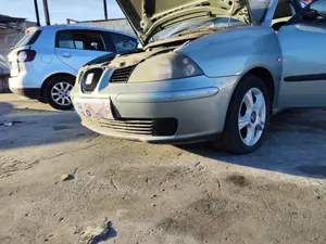 Foto de PARAGOLPES DELANTERO SEAT CORDOBA BERLINA (6L2) 1.4 16V (75 CV / 55 KW) foto 2