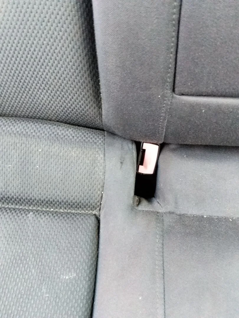 Foto de ENGANCHE CINTURON TRASERO DERECHO AUDI A4 BERLINA (8E) 1.9 TDI (131 CV / 96 KW)