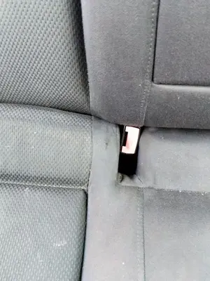 Foto de ENGANCHE CINTURON TRASERO DERECHO AUDI A4 BERLINA (8E) 1.9 TDI (131 CV / 96 KW)