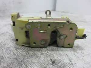 Foto de CERRADURA PUERTA TRASERA IZQUIERDA FORD FOCUS BERLINA (CAK) 1.8 TDDI Turbodiesel CAT (90 CV / 66 KW) referencia XS41A26413BH