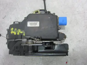 Foto de CERRADURA PUERTA TRASERA DERECHA VOLKSWAGEN GOLF IV BERLINA (1J1)(10.1997) 1.6 (101 CV / 74 KW) referencia 991993300 foto 2