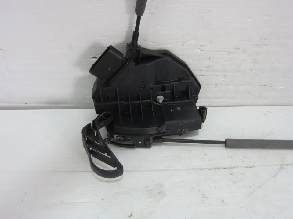 Foto de CERRADURA PUERTA DELANTERA IZQUIERDA FORD FOCUS SPORTBREAK (CB8) 1.6 TDCi CAT (95 CV / 70 KW) referencia BM5AA211813DE