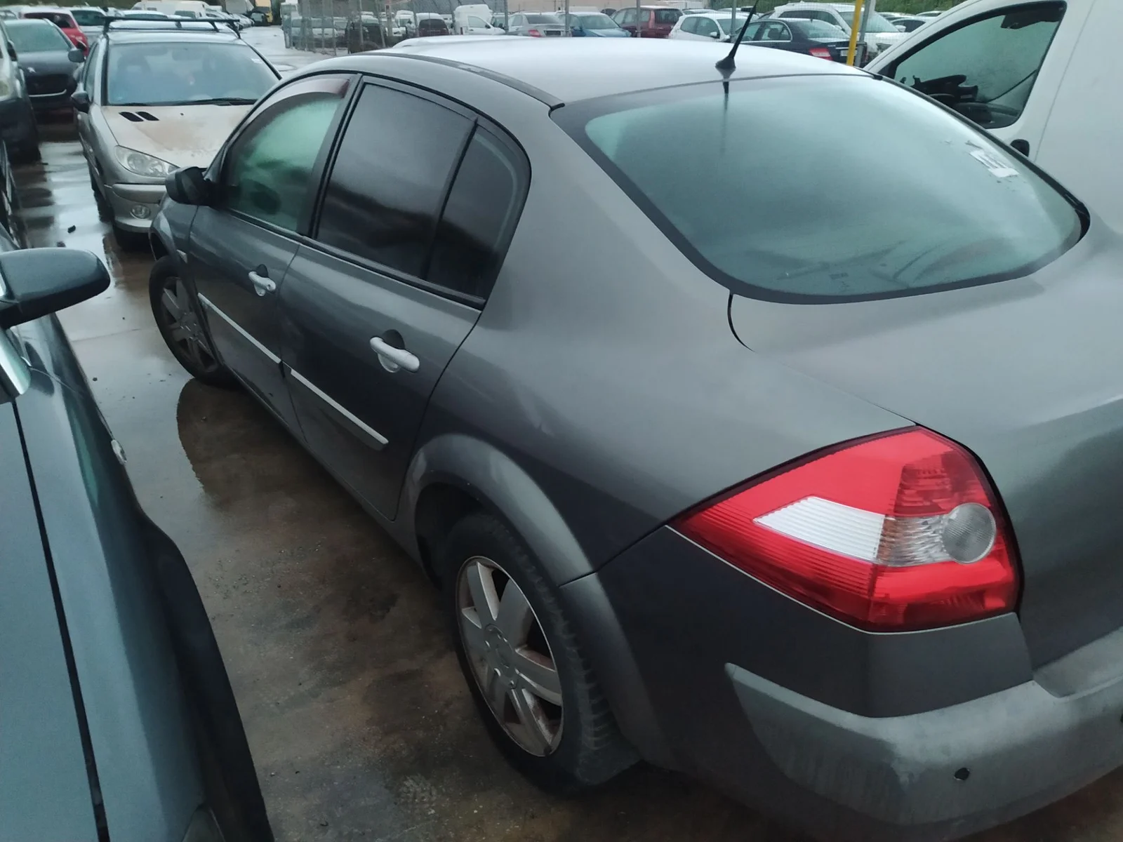 Foto de LUNA TRASERA IZQUIERDA RENAULT MEGANE II CLASSIC BERLINA 1.6 16V (113 CV / 83 KW) referencia 8200493043