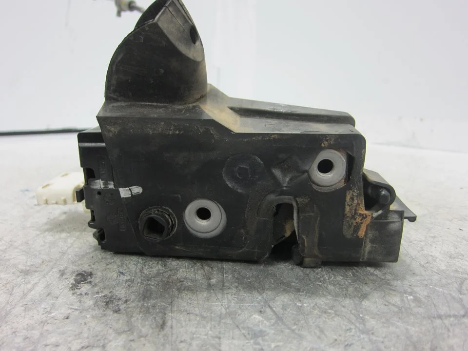Foto de CERRADURA PUERTA TRASERA IZQUIERDA PEUGEOT 407 1.6 HDi FAP CAT (9HZ / DV6TED4) (109 CV / 80 KW) referencia 45977095