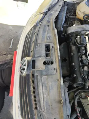 Foto de REFUERZO PARAGOLPES DELANTERO VOLKSWAGEN POLO IV (9N1) 1.4 16V (75 CV / 55 KW)