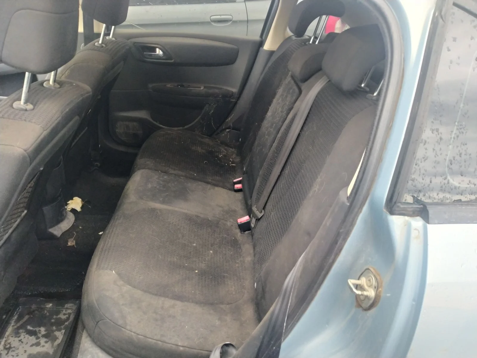 Foto de ENGANCHE CINTURON TRASERO IZQUIERDO CITROEN C4 BERLINA 1.6 16V CAT (NFU / TU5JP4) (109 CV / 80 KW)