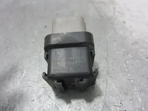Foto de RELE TOYOTA YARIS (NCP1/NLP1/SCP1) 1.4 Turbodiesel CAT (75 CV / 55 KW) referencia 2861067010 foto 3