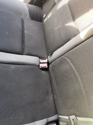 Foto de ENGANCHE CINTURON TRASERO DERECHO PEUGEOT 207 1.4 HDi (68 CV / 50 KW)