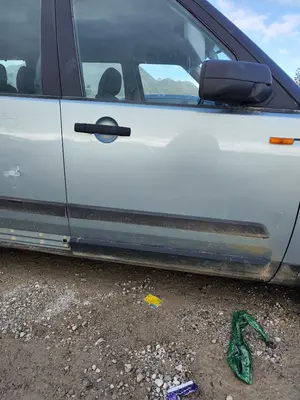 Foto de PUERTA DELANTERA DERECHA LAND ROVER DISCOVERY 2.7 Td V6 CAT (190 CV / 140 KW)