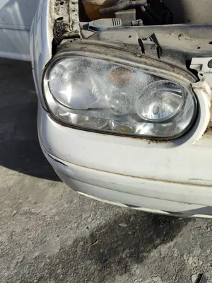 Foto de FARO DERECHO VOLKSWAGEN GOLF IV BERLINA (1J1)(10.1997) 2.0  (116 CV / 85 KW)