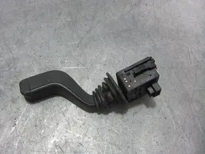 Foto de MANDO INTERMITENTES OPEL CORSA C 1.2 16V CAT (Z 12 XE / LW4) (75 CV / 55 KW) referencia 09185413 foto 4