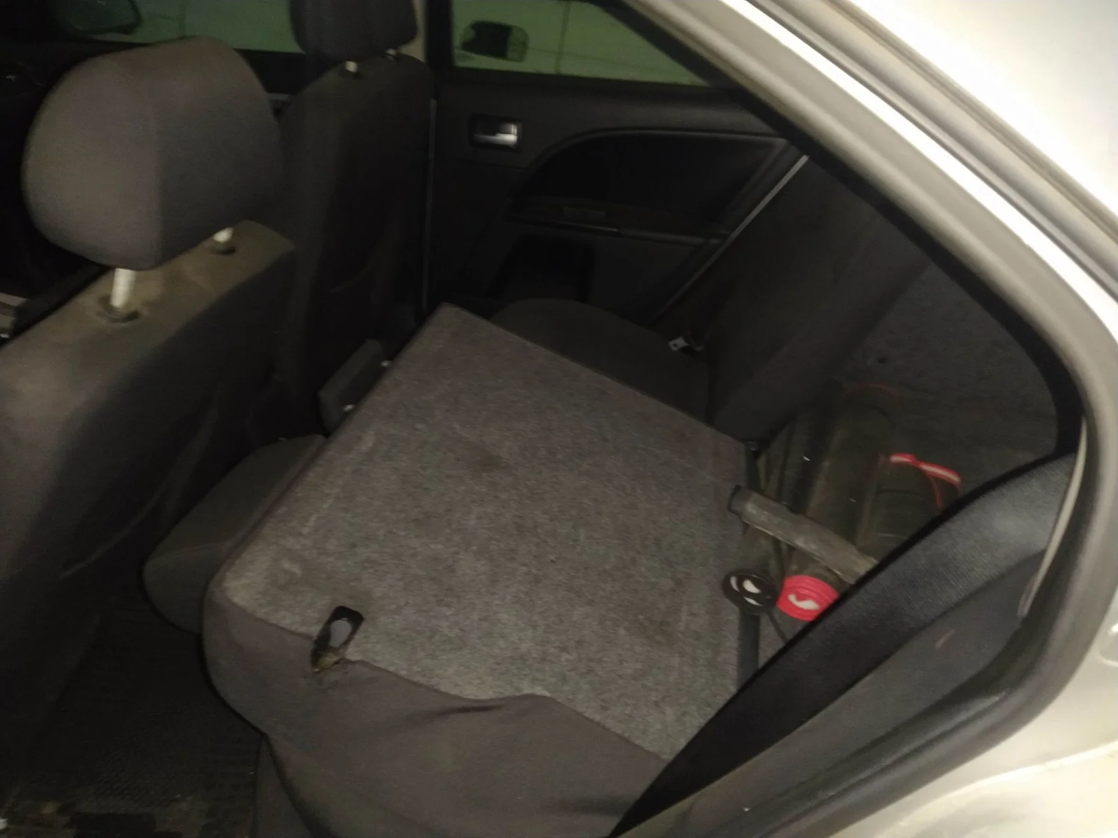 Foto de ENGANCHE CINTURON TRASERO DERECHO FORD MONDEO BERLINA (GE) 2.0 TDCi CAT (131 CV / 96 KW)