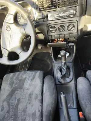 Foto de CONSOLA CENTRAL VOLKSWAGEN GOLF III (1H1)(11.1991) 1.9 TDI (110 CV / 81 KW)