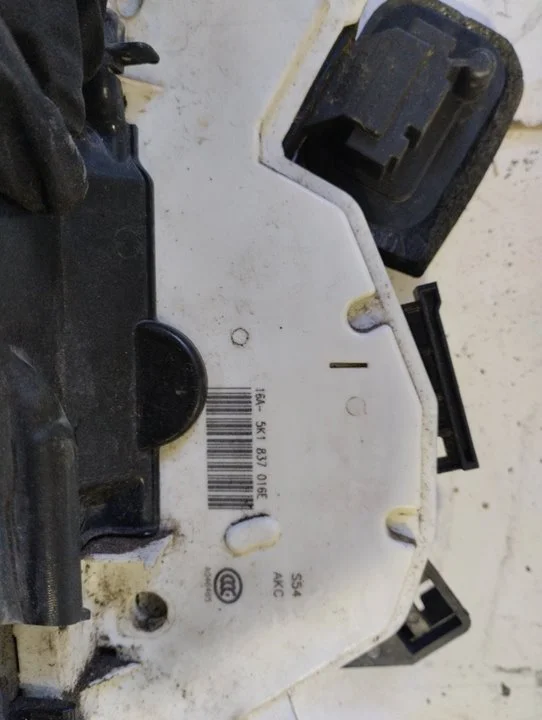 Foto de CERRADURA PUERTA DELANTERA DERECHA SEAT LEON (5F1) referencia 5K1837016E