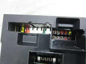Foto de CAJA RELES / FUSIBLES BMW SERIE 5 GRAN TURISMO (F07) 3.0 24V Turbo (306 CV / 225 KW) referencia 921085701 foto 8