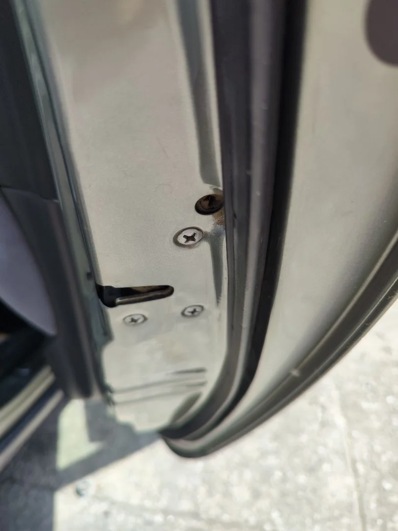 Foto de CERRADURA PUERTA TRASERA DERECHA NISSAN PRIMERA BERLINA (P12) 1.9 16V Turbodiesel CAT (120 CV / 88 KW) referencia 82501AV60B