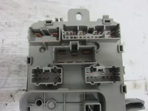 Foto de CAJA RELES / FUSIBLES MG ROVER ROVER 45 (T/RT) 1.4 16V CAT (103 CV / 76 KW) referencia YQE102720 foto 7