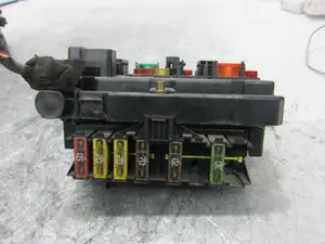 Foto de CAJA RELES / FUSIBLES PEUGEOT 206 1.4 16V CAT (KFU / ET3J4) (88 CV / 65 KW) referencia 9650664080 foto 2