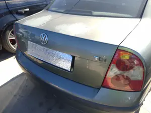 Foto de PORTON TRASERO VOLKSWAGEN PASSAT BERLINA (3B3) 1.9 TDI (131 CV / 96 KW) referencia 3B5827025AK