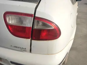 Foto de PILOTO TRASERO DERECHO SEAT LEON (1M1) 1.9 TDI (110 CV / 81 KW) referencia 1M6945112 foto 4