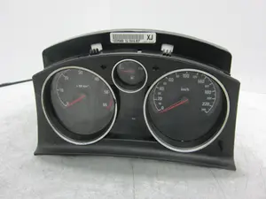 Foto de CUADRO INSTRUMENTOS OPEL ZAFIRA B 1.9 CDTI CAT (Z 19 DTL) (101 CV / 74 KW) referencia 13225988 foto 1