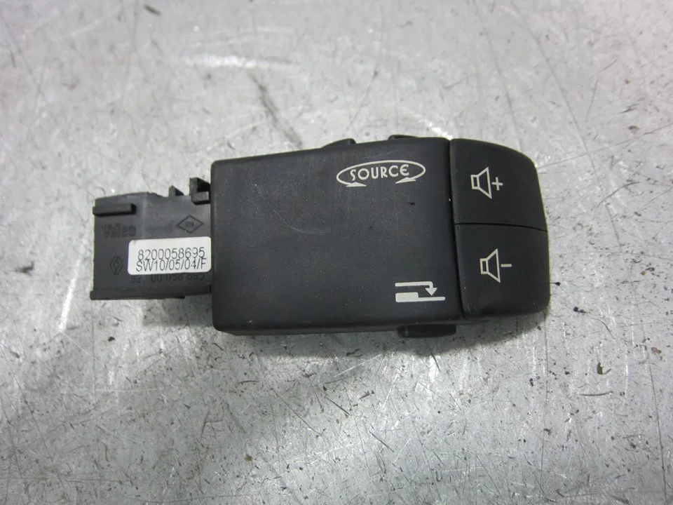 Foto de MANDO MULTIFUNCION RENAULT CLIO II FASE II (B/CB0) referencia 8200058695