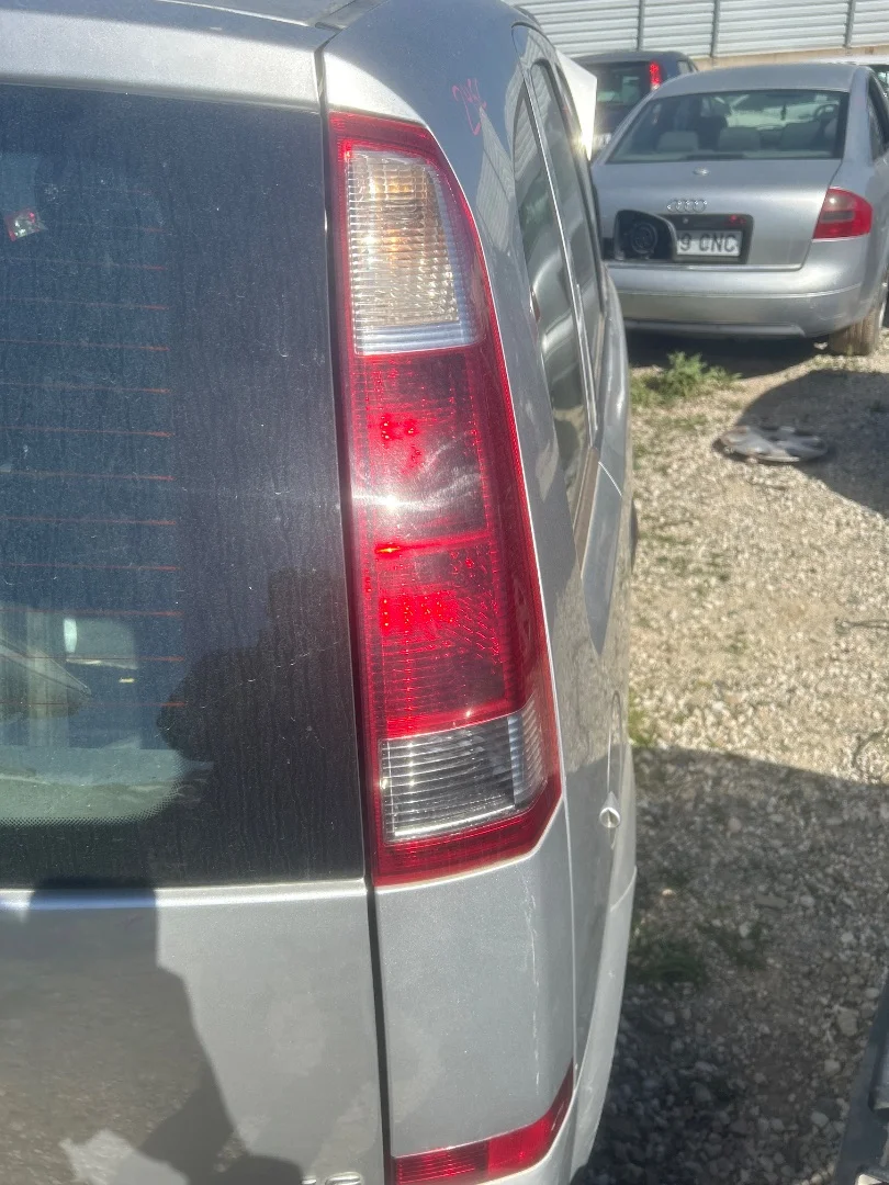 Foto de PILOTO TRASERO DERECHO OPEL MERIVA 1.6 16V (101 CV / 74 KW) referencia 93184713