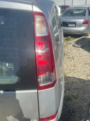 Foto de PILOTO TRASERO DERECHO OPEL MERIVA 1.6 16V (101 CV / 74 KW) referencia 93184713